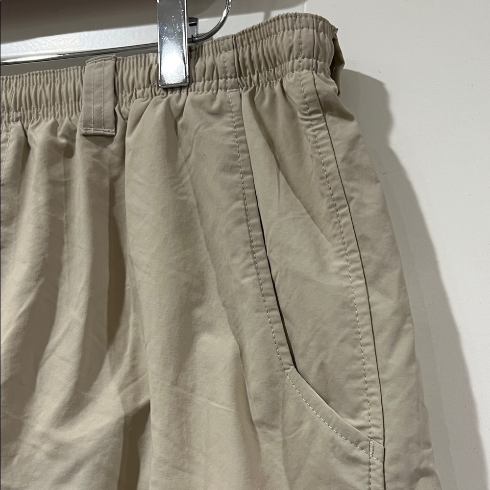 Columbia Omni-Shade Men's Khaki Performance Shorts - Picture 3 of 10